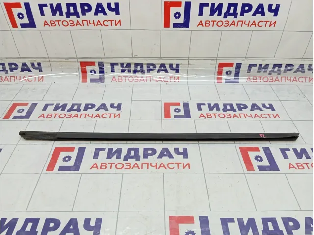 Накладка стекла переднего левого Hyundai Grand Starex/Starex H1 (TQ) 822314H000