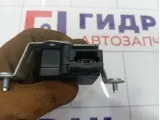 Активатор замка багажника Hyundai Matrix (FC) 95750-17000