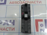 Накладка кнопки стеклоподъемника передняя правая Hyundai Matrix (FC) 9358017000