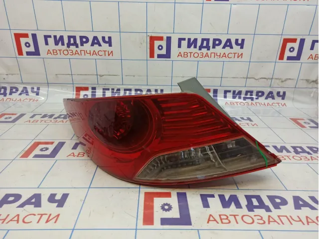 Фонарь задний левый Hyundai Solaris 92401-4L020.Сколы стекла.