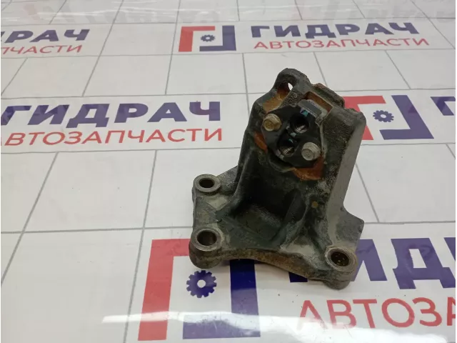 Кронштейн КПП Hyundai Solaris (RB) 43120-32050