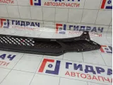 Решетка в бампер центральная Hyundai Solaris 86561H5500