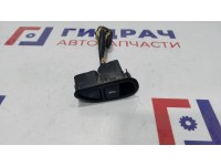 Кнопка открывания багажника Hyundai Sonata EF 935553D010. И лючка бензобака.
