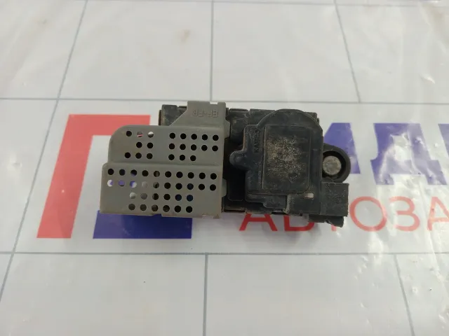 Активатор замка двери передний правый Hyundai Sonata 9573638000