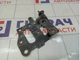 Кронштейн замка капота правый Infiniti G35 (V36) 625E2-JK00A