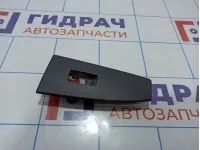Накладка кнопки стеклоподъемника заднего правого Infiniti FX35 (S50) 82960-CL70B