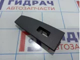 Накладка кнопки стеклоподъемника заднего правого Infiniti FX35 (S50) 82960-CL70B