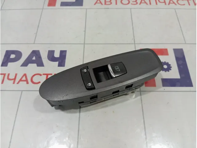 Кнопка стеклоподъемника переднего правого Infiniti Q50 254113JA0A