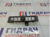 Накладка торпедо Infiniti QX56 (Z62) 68925-1LA4A