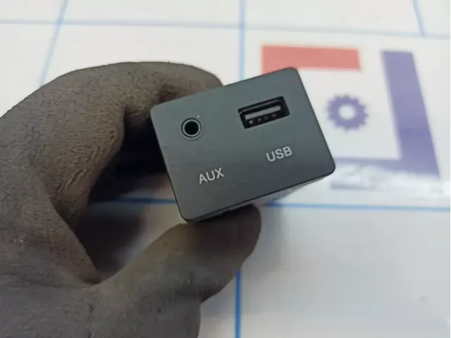 Разъем AUX USB Kia Ceed (ED) 96120-1H050