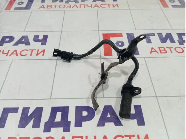 Датчик положения коленвала Kia Rio 391802B000