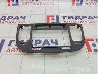 Накладка на торпедо центральная Kia Rio 2 (JB) 84740-1G000-XI