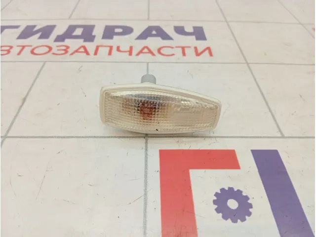 Повторитель на крыло белый Kia Rio 2 (JB) 92303-25500
