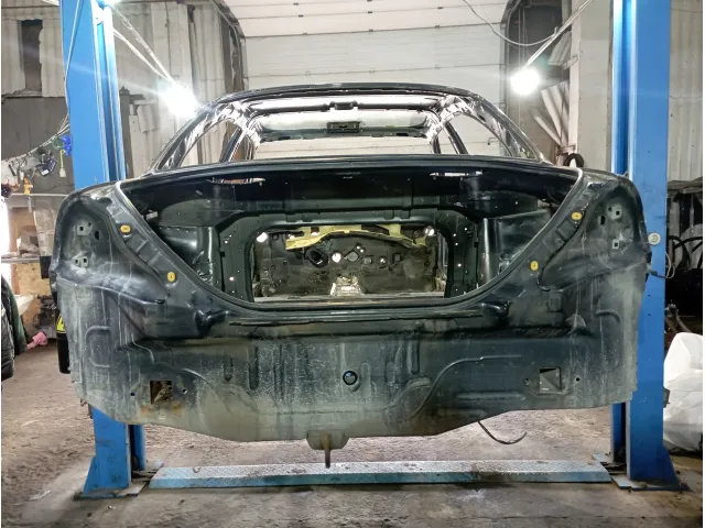 Панель задняя Kia Spectra (SD)