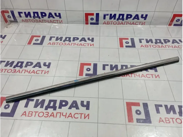 Накладка стекла заднего левого Kia Sportage (QL) 83210-D9000