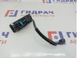 Кнопка открывания багажника Kia Sportage 4 95760-D9000. С камерой.