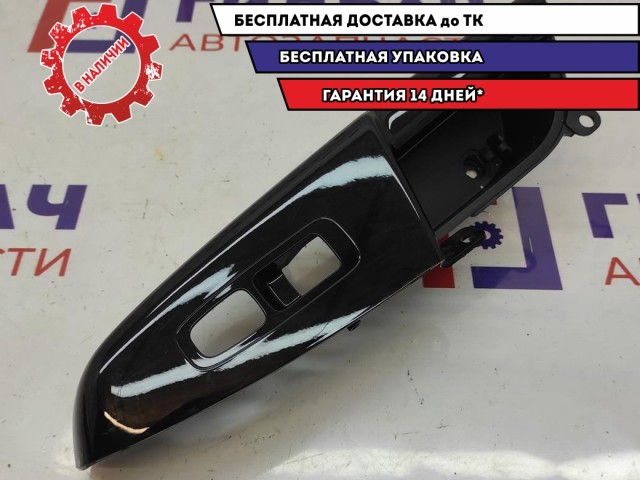 Накладка обшивки двери задняя левая Kia Sportage 4 83731-F1000.