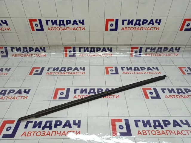 Накладка стекла переднего левого Lada Granta 8450072554