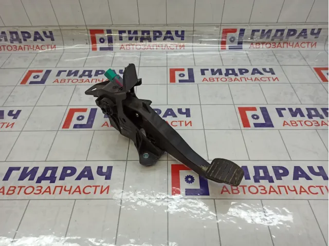 Педаль сцепления Lada Largus 465037621R