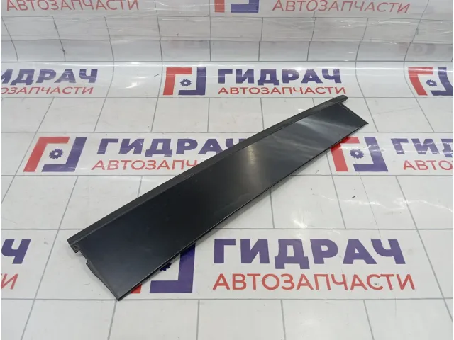 Накладка двери задней левой Land Rover Freelander 2 LR001740