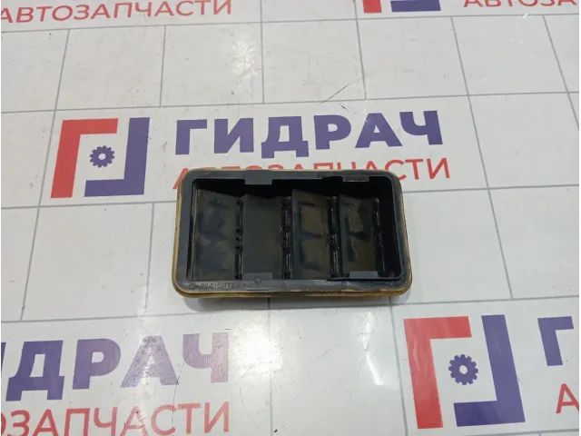 Решетка вентиляционная Land Rover Freelander 2 LR002951