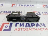 Дефлектор воздушный центральный Land Rover Range Rover (L322) JBD500240PUY