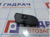 Кнопка стеклоподъемника задняя левая Land Rover Range Rover (L322) YUF000102PVA