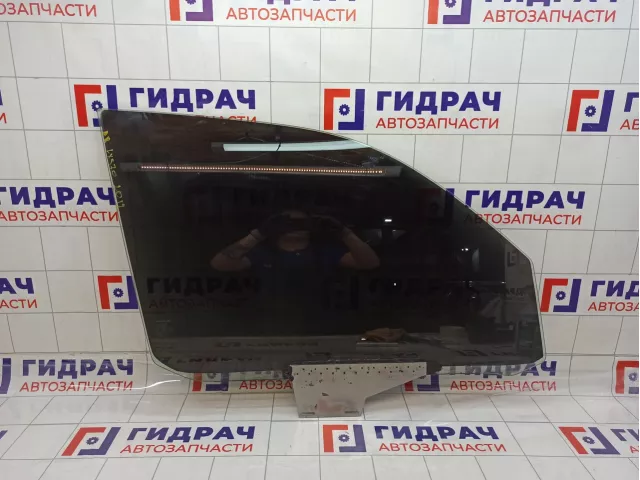 Стекло двери передней правой Lexus LX570 (J200) 68101-60650