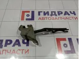 Петля капота правая Mazda CX-7 EG21-52-410B