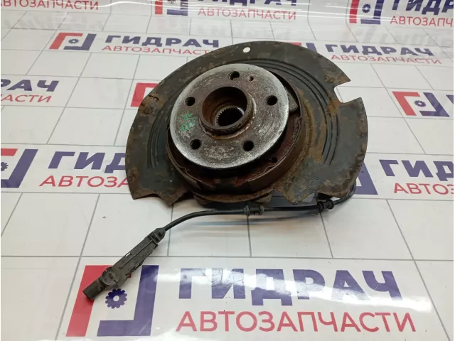 Кулак поворотный задний правый Mercedes-Benz ML (W163) 1633500208