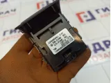 Кнопка фиксатора стояночного тормоза Mercedes-Benz GL (X166) 2469050451