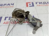 Замок двери задний левый Mitsubishi Airtrek MR970621