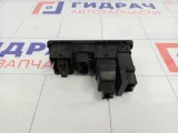 Блок кнопок Mitsubishi Carisma MR240907
