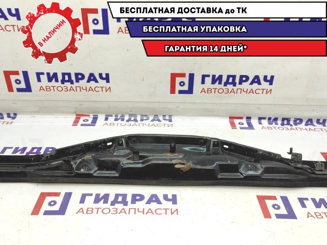 Решетка стеклоочистителя под лобовое стекло Mitsubishi L200 MN136341. Металлическая.