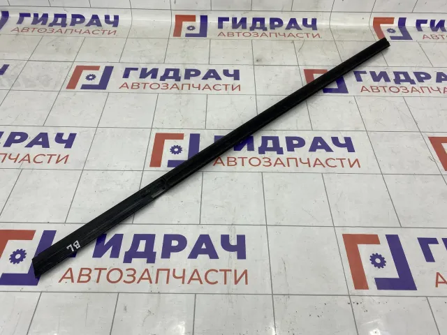 Уплотнитель стекла заднего левого Mitsubishi Lancer MR526253