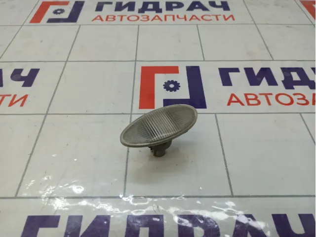 Повторитель на крыло Mitsubishi Lancer 9 MR991187