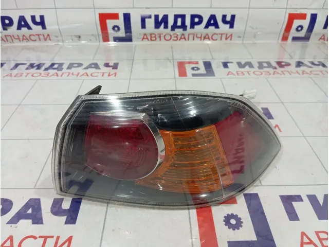 Фонарь задний наружный правый Mitsubishi Lancer 8330A624