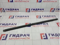 Накладка стекла переднего правого Mitsubishi Pajero (V90) MN117038