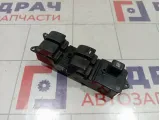 Блок управления стеклоподъемниками Mitsubishi Pajero Sport MR587952
