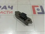 Кнопка стеклоподъемника передняя правая Mitsubishi Pajero Sport MR587955