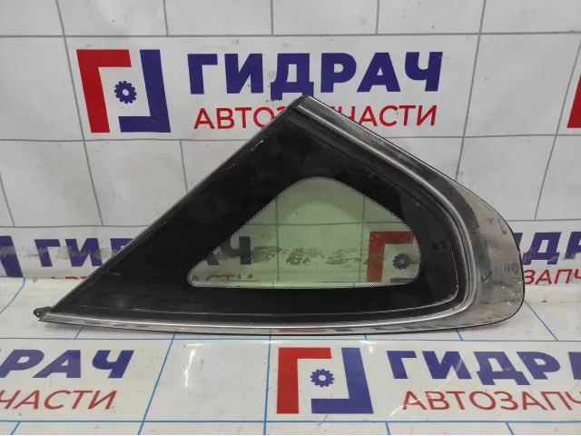 Стекло кузовное глухое правое Nissan Almera (G15) 83300-EW000