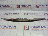 Молдинг капота Nissan Almera (G15) 65834-4AA0A. Сломаны крепления.Царапины.