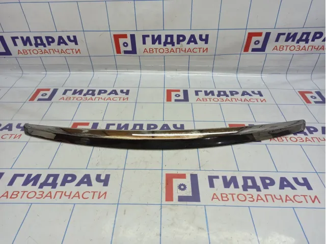 Молдинг капота Nissan Almera (G15) 65834-4AA0A. Сломаны крепления.Царапины.