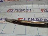 Молдинг капота Nissan Almera (G15) 65834-4AA0A. Сломаны крепления.Царапины.