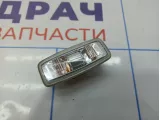 Повторитель на крыло Nissan Almera (G15) 26160EW00A.