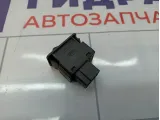 Кнопка обогрева сиденья правая Nissan Almera (N16) 25500-70J10