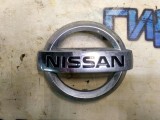  Эмблема на решетку радиатора Nissan Juke (F15) 628901KA0A Отличное состояние. 