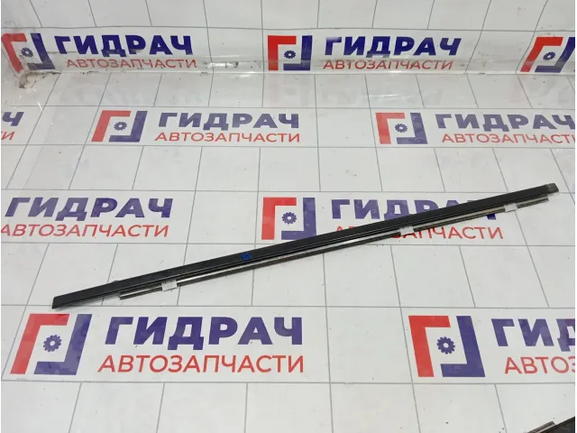 Накладка стекла заднего левого Nissan Qashqai 82821JD00A