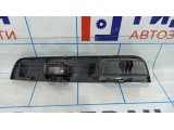 Накладка кнопки стеклоподъемника переднего правого Nissan Tiida 80960-EL10A.
