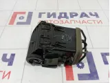 Дефлектор воздушный правый Nissan Tiida (C11) 68760-ZV93A